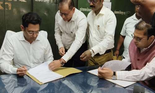 जौनपुर:-  नवागत जिलाधिकारी सैमुअल पॉल एन ने अपना कार्यभार ग्रहण किया।