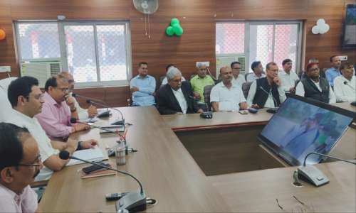 जौनपुर:- जिलाधिकारी सैमुअल पाल एन. ने निर्देशित किया कि जीएनएसएस रोवर से भूमि सीमांकन किया जाए।
