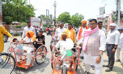 उत्तर प्रदेश:- मुख्यमंत्री योगी आदित्यनाथ के जन्मदिन पर परिश्रम संस्था ने वितरित किया साइकिल ट्राइसाइकिल।