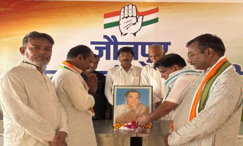 जौनपुर कांग्रेसियों ने स्व. राजीव गांधी जी को अर्पित की श्रद्धांजलि।