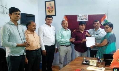 एन0सी0सी0 केयर टेकर के रूप में अपना दायित्व निभाएंगे डॉ.अनिल कुमार।