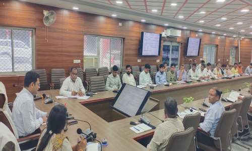 जिलाधिकारी सैमुअल पॉल एन. की अध्यक्षता में विकास कार्यों की समीक्षा बैठक संपन्न।