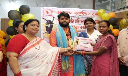 अतुल्य वेल्फेयर ट्रस्ट द्वारा निशुल्क30 दिवसीय सौंदर्य  प्रशिक्षण कार्यशाला  का समापन।