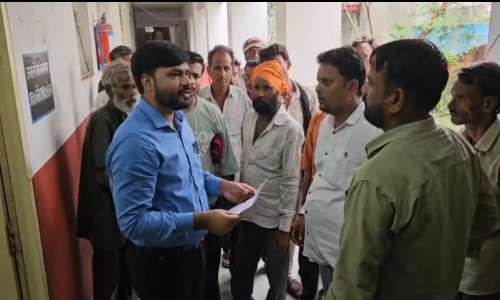 किसानों के साथ धोखाधड़ी कर दुकानदार पर फर्जी तरीके से मूंगफली का बीज बेचने का आरोप।