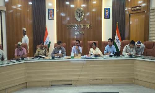 ग्राम प्रधानों की समस्याओं का प्राथमिकता से समाधान सुनिश्चित करें: - जिलाधिकारी महेंद्र सिंह तंवर।