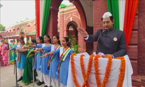 जौनपुर जनपद में 80वां स्वतंत्रता दिवस धूमधाम एवं हर्षोल्लास के साथ मनाया गया।  कलेक्ट्रेट परिसर में जिलाधिकारी ने किया ध्वजारोहण, अधिकारियों एवं कर्मचारियों को दिलाई पंचप्रण की शपथ।