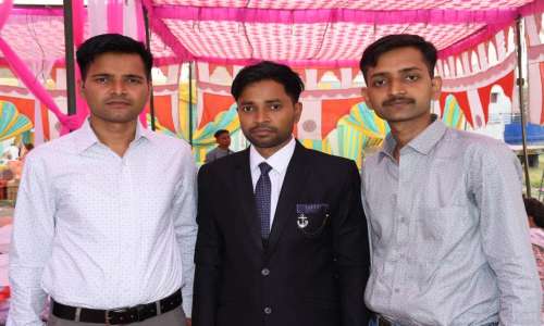 हर्षोल्लास:- एक ही परिवार के तीन भाइयों का सरकारी सेवा में चयन, बढ़ा रहे क्षेत्र का गौरव।
