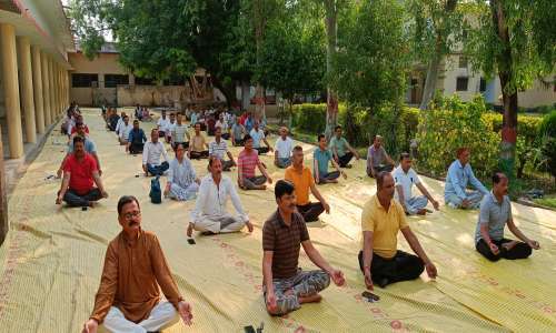 अंतरराष्ट्रीय योग दिवस पर गांधी स्मारक विद्यालय संकुल में हुआ योगाभ्यास कार्यक्रम।
