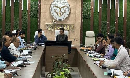 जौनपुर:-  मुख्यमंत्री डैशबोर्ड की समीक्षा बैठक में जिलाधिकारी सैमुअल पॉल एन ने दिए रैंकिंग में सुधार के निर्देश।